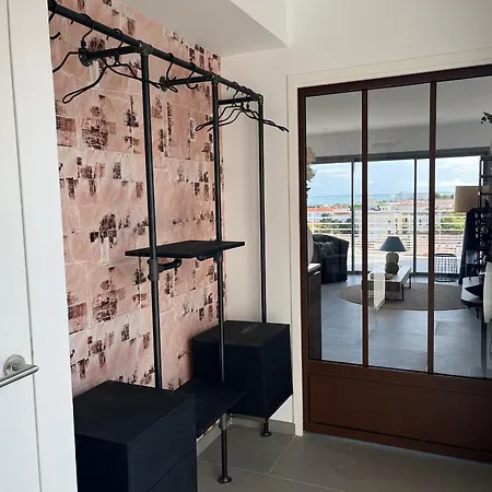 Superbe 140 M², 4 Chambres, Terrasse 120 M², Parking, Centre-ville De - Fr-1-539-59 Apartment Royan