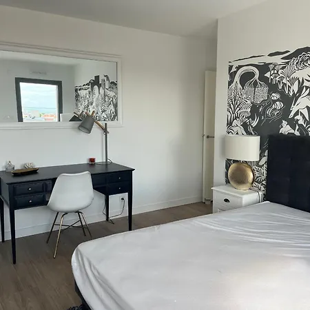 Superbe 140 M², 4 Chambres, Terrasse 120 M², Parking, Centre-ville De - Fr-1-539-59 Apartment Royan