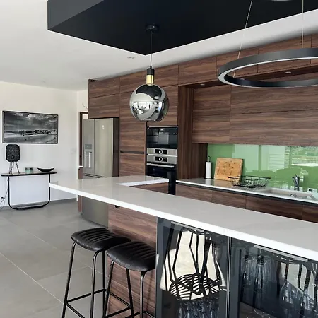 Superbe 140 M², 4 Chambres, Terrasse 120 M², Parking, Centre-ville De - Fr-1-539-59