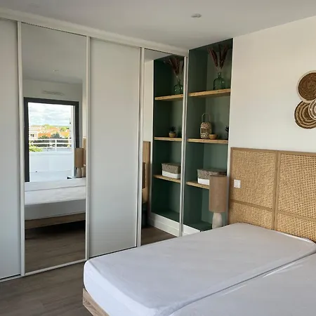 Superbe 140 M², 4 Chambres, Terrasse 120 M², Parking, Centre-ville De - Fr-1-539-59 Apartment Royan