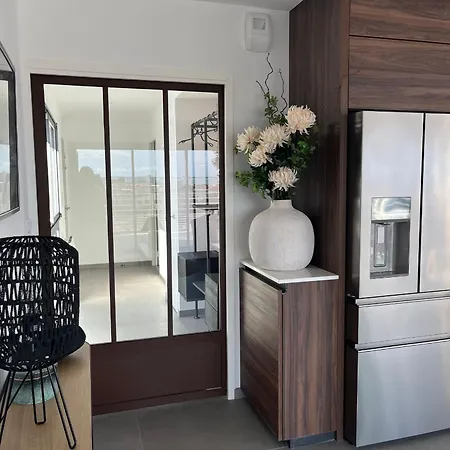 Superbe 140 M², 4 Chambres, Terrasse 120 M², Parking, Centre-ville De - Fr-1-539-59 Apartment Royan