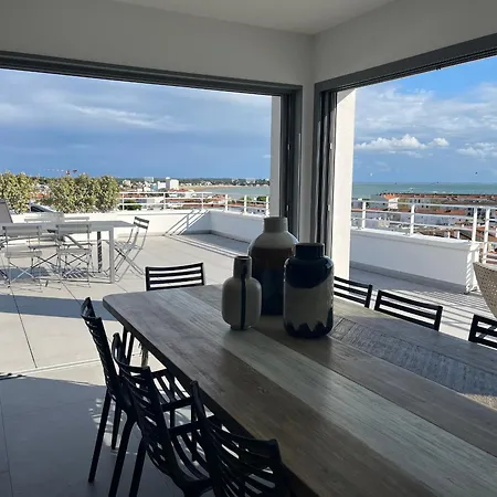 Superbe 140 M², 4 Chambres, Terrasse 120 M², Parking, Centre-ville De - Fr-1-539-59 Apartment Royan